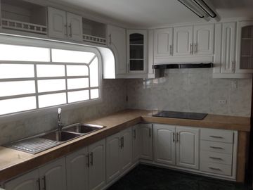 Venta casa de Lujo 4 dormitorios y departamento 3 dorm. Urbanización El Condado