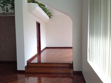 Venta casa de Lujo 4 dormitorios y departamento 3 dorm. Urbanización El Condado