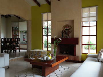 Venta Casa Tipo Hacienda-Diseño Único y Amplias Áreas Verdes