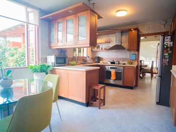 Venta Casa Tipo Hacienda-Diseño Único y Amplias Áreas Verdes