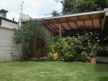 Venta Casa Tipo Hacienda-Diseño Único y Amplias Áreas Verdes