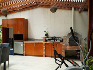 Venta Casa Tipo Hacienda-Diseño Único y Amplias Áreas Verdes