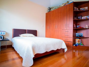 Venta Casa Tipo Hacienda-Diseño Único y Amplias Áreas Verdes