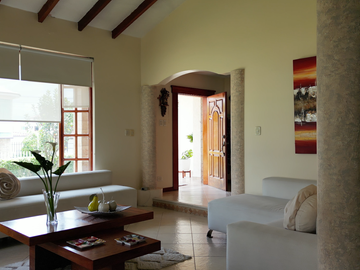 Venta Casa Tipo Hacienda-Diseño Único y Amplias Áreas Verdes