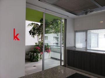 Departamento exclusivo Gonzalez Suárez con Línea Blanca / Planta Eléctrica