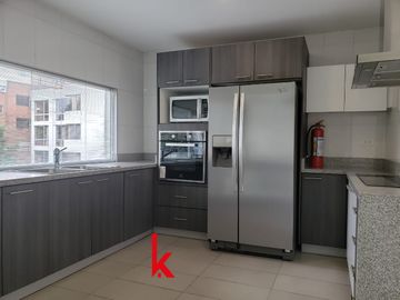 Departamento exclusivo Gonzalez Suárez con Línea Blanca / Planta Eléctrica