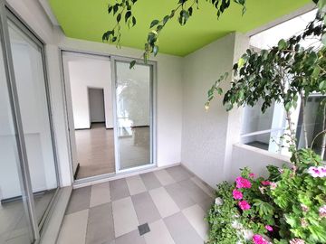 Departamento exclusivo Gonzalez Suárez con Línea Blanca / Planta Eléctrica