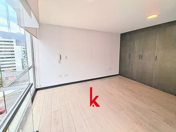 Departamento exclusivo Gonzalez Suárez con Línea Blanca / Planta Eléctrica