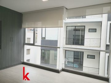 Departamento exclusivo Gonzalez Suárez con Línea Blanca / Planta Eléctrica