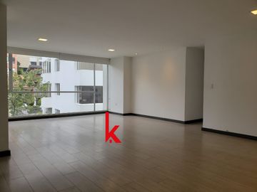 Departamento exclusivo Gonzalez Suárez con Línea Blanca / Planta Eléctrica