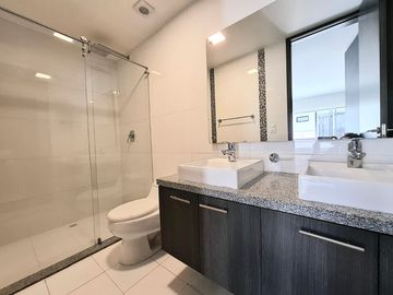 Departamento exclusivo Gonzalez Suárez con Línea Blanca / Planta Eléctrica