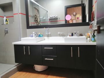 VENTA DE CASA EN NAYON