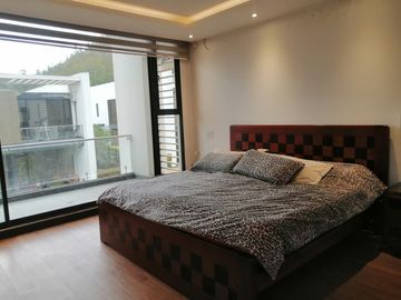 VENTA DE CASA EN NAYON