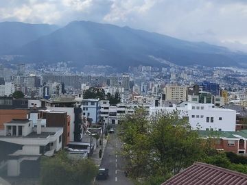Venta de Departamento Calle Portete y Eloy Alfaro - $128.000 negociables