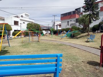 De Los Jazmines N52 y Capitán Ramón Borja, La Kennedy, Quito