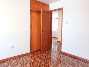 De Los Jazmines N52 y Capitán Ramón Borja, La Kennedy, Quito