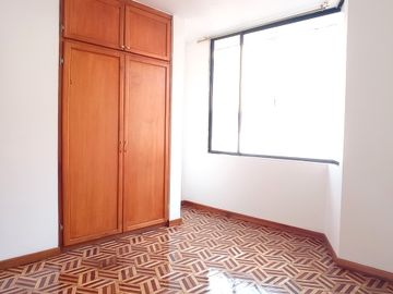 De Los Jazmines N52 y Capitán Ramón Borja, La Kennedy, Quito