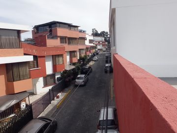 De Los Jazmines N52 y Capitán Ramón Borja, La Kennedy, Quito