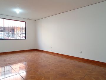 De Los Jazmines N52 y Capitán Ramón Borja, La Kennedy, Quito