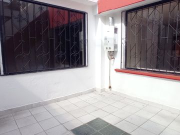 De Los Jazmines N52 y Capitán Ramón Borja, La Kennedy, Quito