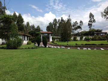 Venta hermosa quinta 5 dormitorios en el Valle de Los Chillos
