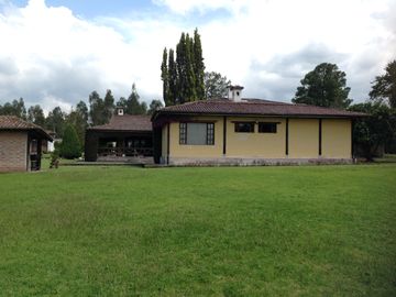 Venta hermosa quinta 5 dormitorios en el Valle de Los Chillos