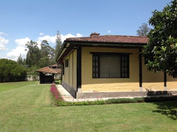 Venta hermosa quinta 5 dormitorios en el Valle de Los Chillos