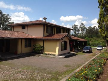 Venta hermosa quinta 5 dormitorios en el Valle de Los Chillos