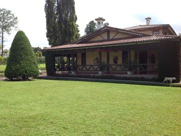 Venta hermosa quinta 5 dormitorios en el Valle de Los Chillos