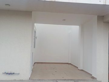 CASA EN VENTA. SECTOR ESFORST AMBATO. PRECIO DE OPORTUNIDAD