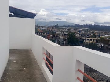 CASA EN VENTA. SECTOR ESFORST AMBATO. PRECIO DE OPORTUNIDAD