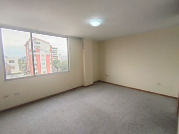 Venta departamento 135 m², 2 parqueaderos – Norte de Quito