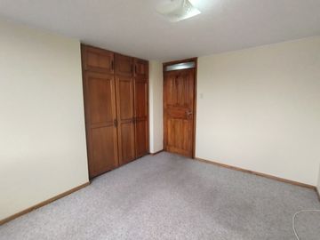 Venta departamento 135 m², 2 parqueaderos – Norte de Quito