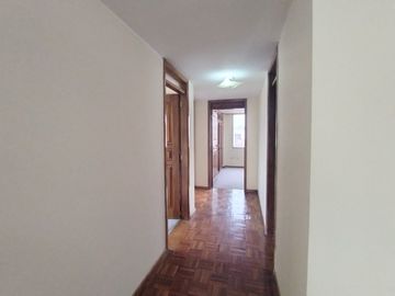 Venta departamento 135 m², 2 parqueaderos – Norte de Quito