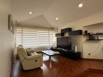 Venta amplia casa de 6 dormitorios urbanización El Condado