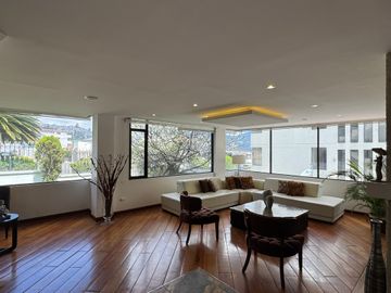 Venta amplia casa de 6 dormitorios urbanización El Condado
