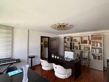 Venta amplia casa de 6 dormitorios urbanización El Condado