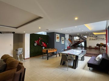 Venta amplia casa de 6 dormitorios urbanización El Condado