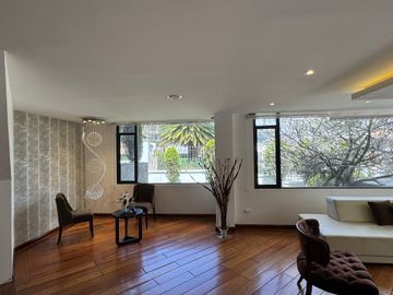 Venta amplia casa de 6 dormitorios urbanización El Condado