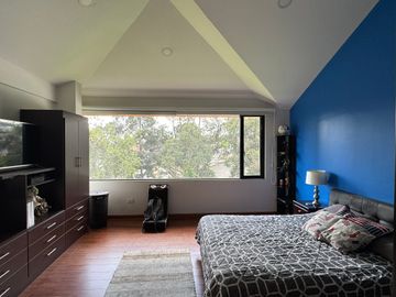 Venta amplia casa de 6 dormitorios urbanización El Condado