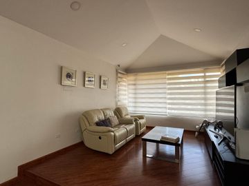 Venta amplia casa de 6 dormitorios urbanización El Condado