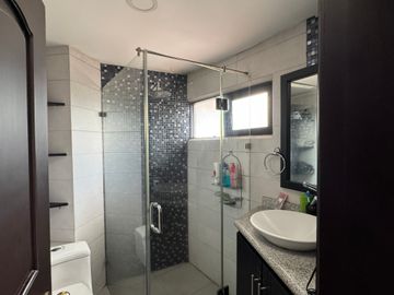 Venta amplia casa de 6 dormitorios urbanización El Condado