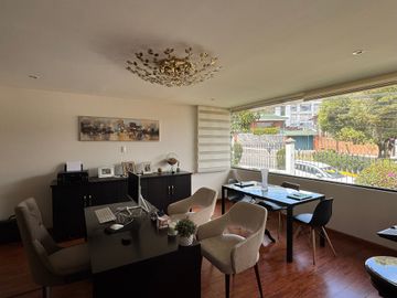 Venta amplia casa de 6 dormitorios urbanización El Condado