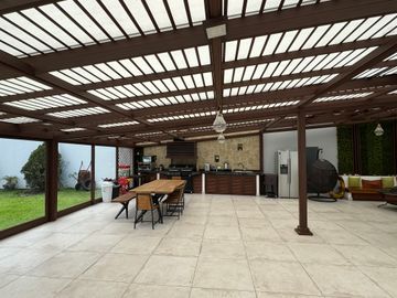 Venta amplia casa de 6 dormitorios urbanización El Condado