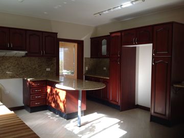 Venta casa de 4 dormitorios en Tanda - Nayón