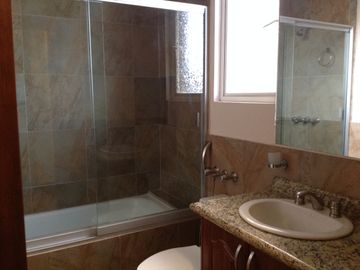 Venta casa de 4 dormitorios en Tanda - Nayón