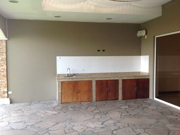 Venta casa de 4 dormitorios en Tanda - Nayón