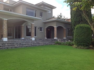 Venta casa de 4 dormitorios en Tanda - Nayón