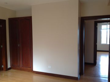 Venta casa de 4 dormitorios en Tanda - Nayón