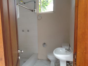 Venta casa de 4 dormitorios en Tanda - Nayón